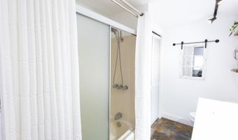 116 Pond St, Newton, NH 03858