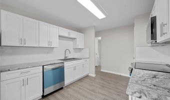 412 Sorrento Dr, Ballwin, MO 63021