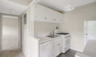 7717 DONNYBROOK Ct 103, Annandale, VA 22003