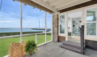 4 Van Zandt Ave, Newport, RI 02840