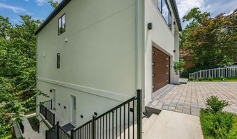 2321 N RICHMOND St, Arlington, VA 22207