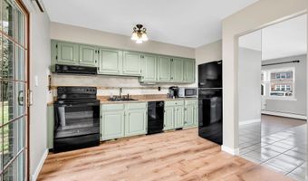 9 King James Ln, Atlantic Highlands, NJ 07716