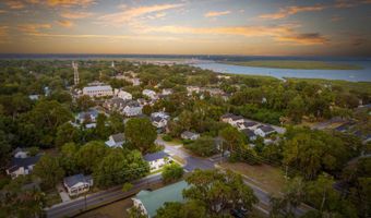 1711 Duke St, Beaufort, SC 29902