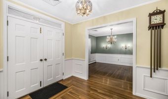 11 Strawberry Hill Rd, Bedford, NH 03110