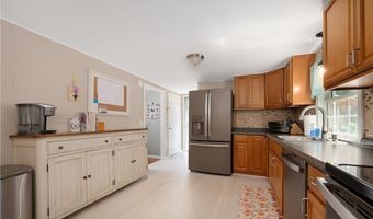 22 Clyde St, Blackstone, MA 01504