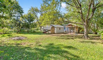 922 S Oak Ave, Aurora, MO 65605