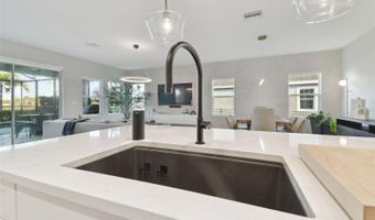 5424 SILVER SUN Dr, Apollo Beach, FL 33572
