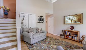 8 Royal Ln, Raymond, NH 03077