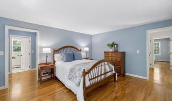 17 Candlewood Dr, Amherst, NH 03031