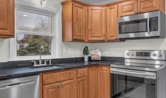 9 Plains Rd, Bedford, NH 03110