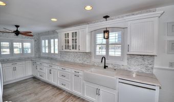 21 Drake Dr, Bayville, NJ 08721