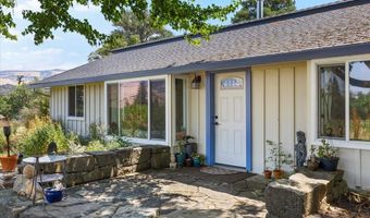376 Crowson Rd, Ashland, OR 97520