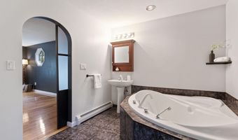 352 Log Cabin Rd, Arundel, ME 04046