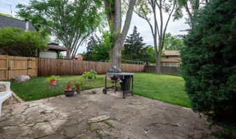 874 Hillandale Dr, Antioch, IL 60002