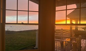 9 Hope St, Bristol, RI 02809