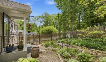 21 Arlington Rd, Coventry, CT 06238