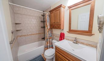 190 Merrick Rd 35, Amityville, NY 11701