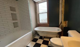 212 N WATER St, Algoma, WI 54201