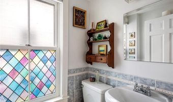 15 Cross St, Newport, RI 02840