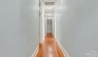 17 E 33rd St, Savannah, GA 31401