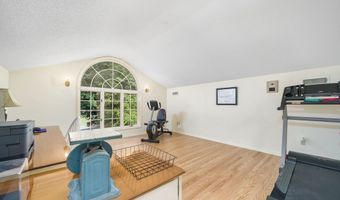 16 Iron Gate Ln, Cromwell, CT 06416