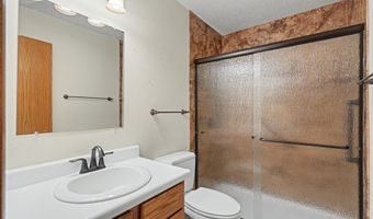 604 SE Tower Ct, Ankeny, IA 50021