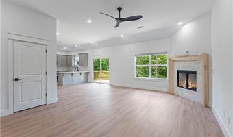 17 Westmorland Dr, Bella Vista, AR 72714