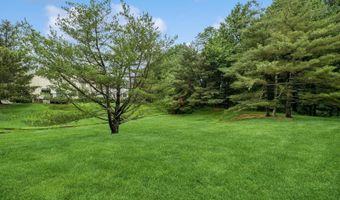15 Kennedy Ct, Middletown, NJ 07748