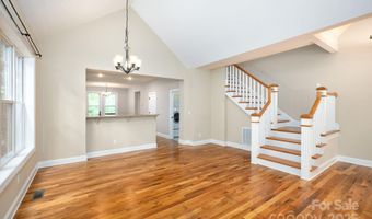 17 Bohemian Ln, Asheville, NC 28805
