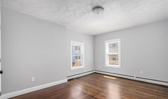 92 Spring St, Lincoln, RI 02838