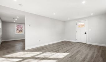 11 Hornbine St, Cranston, RI 02919