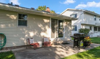 2512 N CHESTWOOD Ct, Appleton, WI 54911