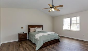 136 Hope Hill Ter, Cranston, RI 02921