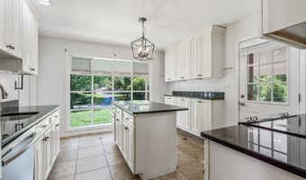 6828 WINTER Ln, Annandale, VA 22003