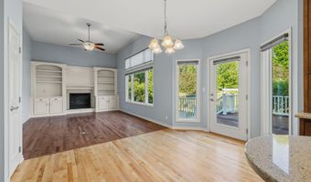 4002 Edgewater Dr, Ames, IA 50010