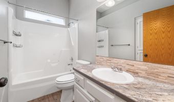 1421 N Lakeside Dr, Andover, KS 67002