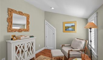 15 Harwood Rd, East Greenwich, RI 02818