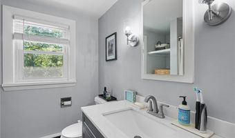 40 Queen St, North Kingstown, RI 02852