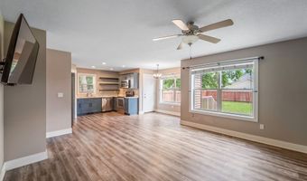 611 Court St, Adel, IA 50003