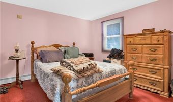 35 Sycamore Dr, Cranston, RI 02921