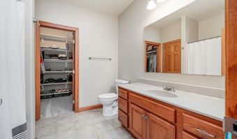 2225 E Byrum Cir, Brandon, SD 57005