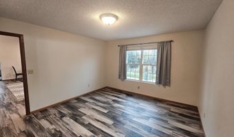 1204 Willow Dr, Aberdeen, SD 57401