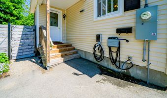 10 School St, Belfast, ME 04915