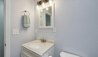 35 Old Town Trl, Narragansett, RI 02882