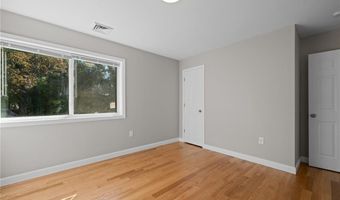 20 Maple Ct, Hopkinton, RI 02804