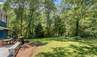 6 North Ln, Barrington, RI 02806