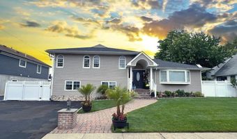 59 Western Concourse, Amity Harbor, NY 11701
