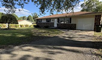 808 E Walnut St, Aurora, MO 65605