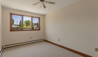 20 Drowne Pkwy, East Providence, RI 02916