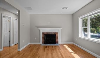 20 Maple Ct, Hopkinton, RI 02804